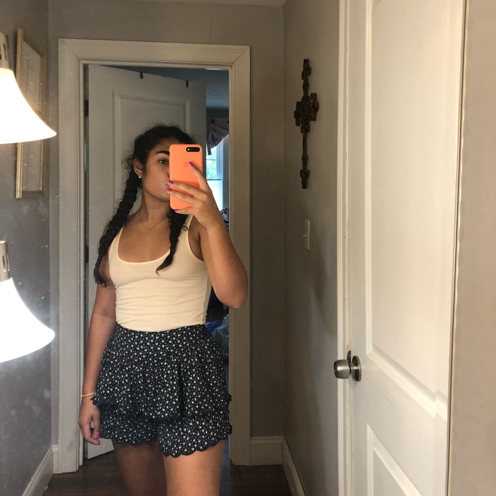 En Cremé high wasted floral shorts